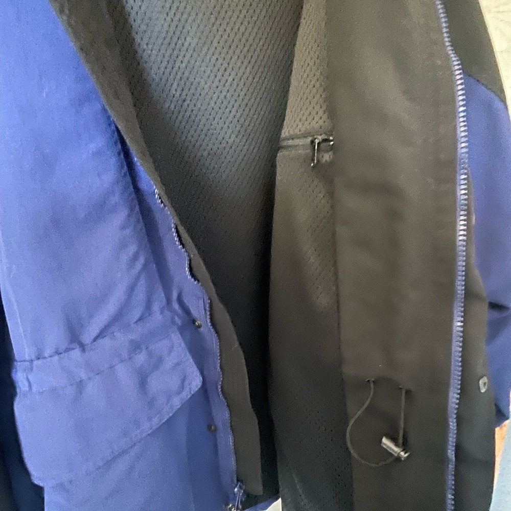 Carhartt Men's Black and Blue Performance parka. - Picture 3 of 4